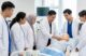 Врачи работают с цифровыми медицинскими технологиями